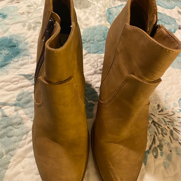 Dolce Vita SIRANO Ankle Bootie inTruffle  Suede Size 10 - Picture 2 of 6